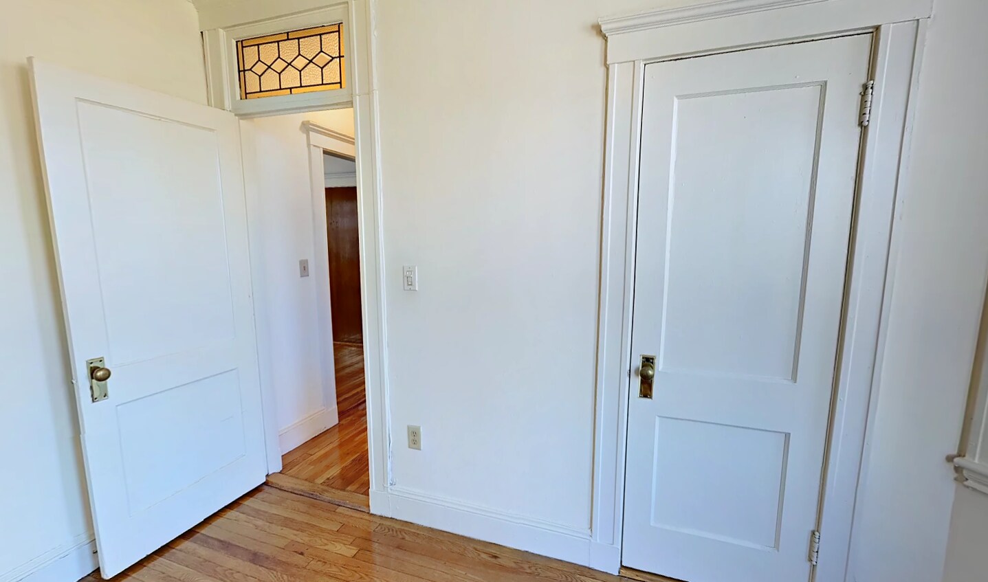 Building Photo - 52 Queensberry St