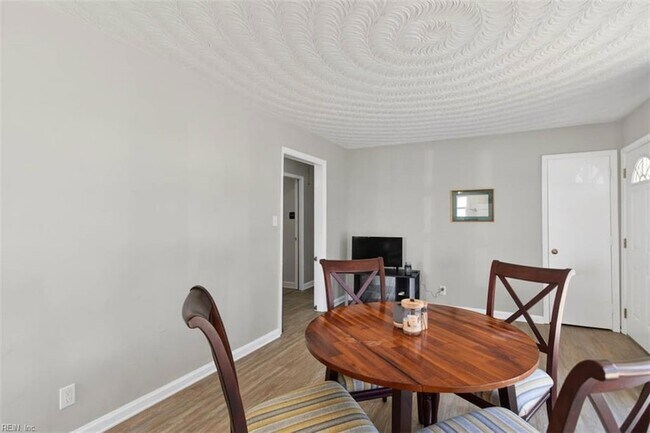 Building Photo - 32 Warren Dr