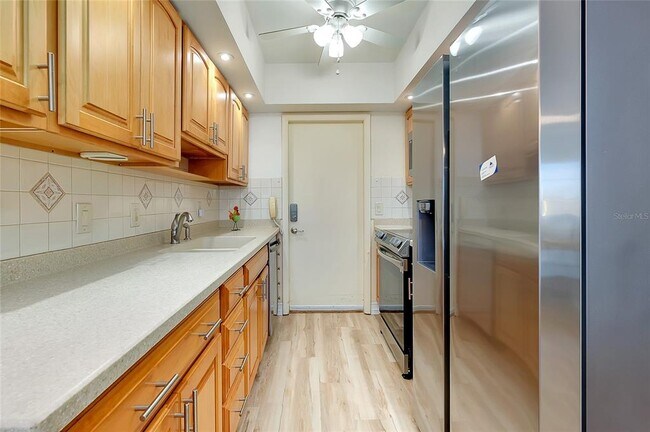 Building Photo - 3806 Gulf of Mexico Dr