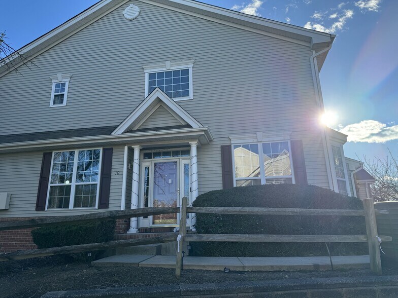 Building Photo - 10 Boehm Dr