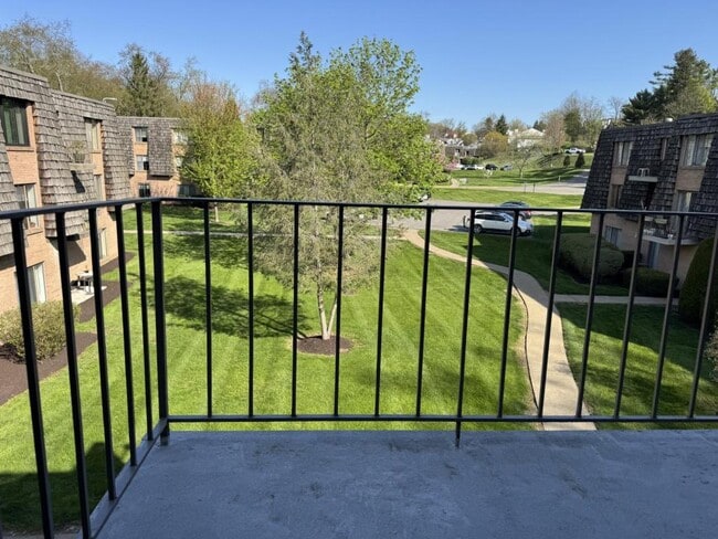 Building Photo - 1632 Forest Green Dr