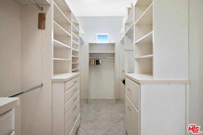 Building Photo - 56645 Mountain View