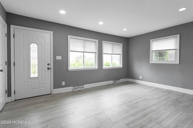 Building Photo - 203 Orchard St
