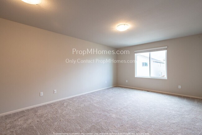 Building Photo - Discover Your Dream Home: Gorgeous Three B...