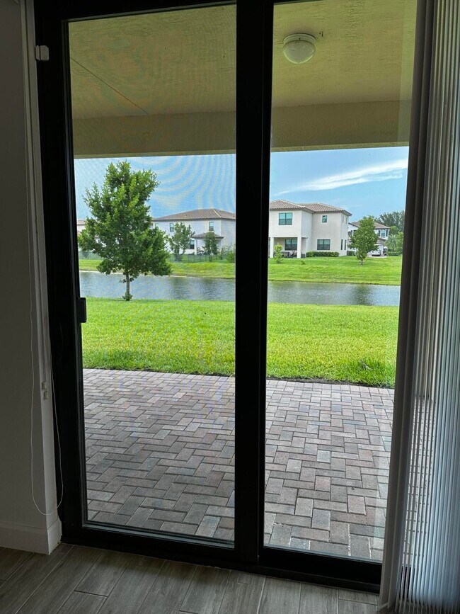 Building Photo - 1307 Whitcombe Dr