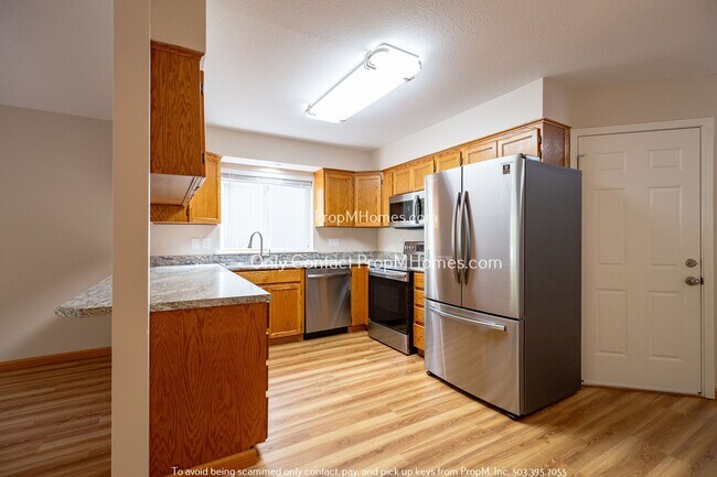 Building Photo - Open-Concept Living with Easy Portland Com...