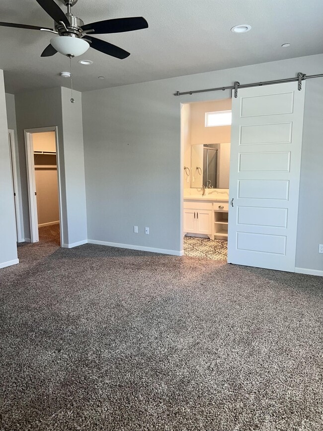 Building Photo - 233 Karen Ave