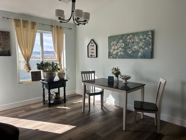 Building Photo - Newer Custom home on 1/2 Acre! Pets Okay!