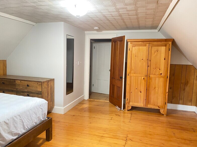 Building Photo - 90 Chandler St