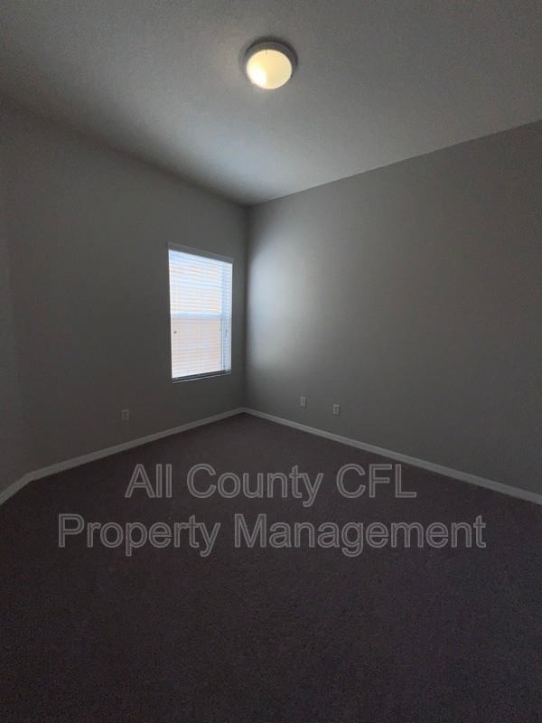 Building Photo - 2740 Oakwater Dr