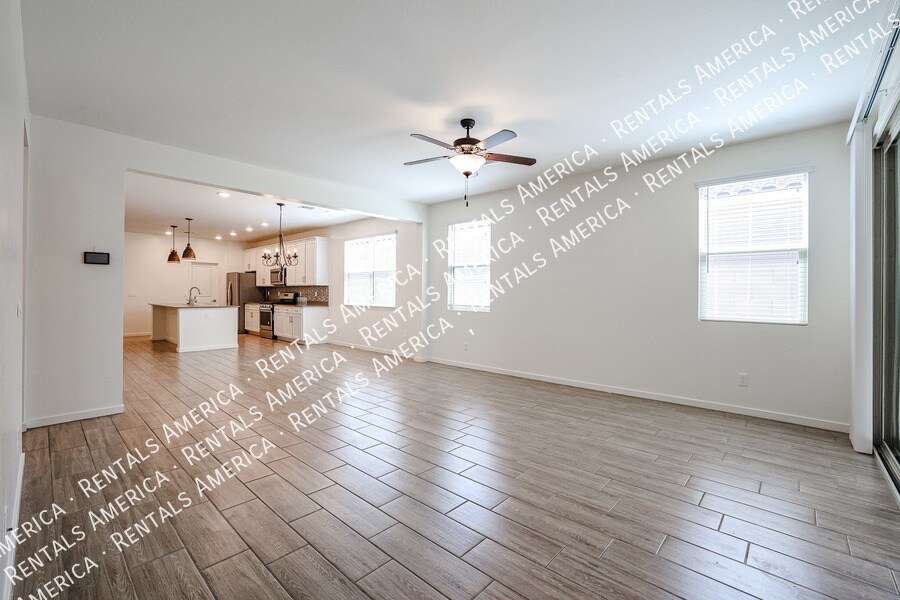Building Photo - 9826 W Trumbull Rd