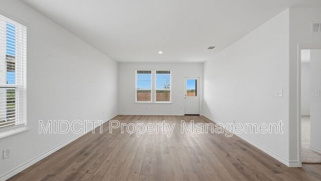 Building Photo - 966 Bluegrass Pt