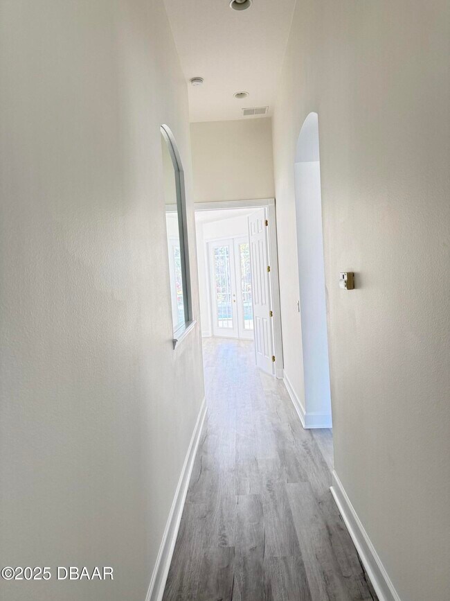 Building Photo - 14 Deep Woods Way