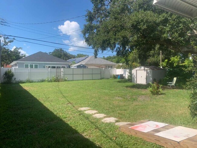 Building Photo - Charming 2 Bedroom 1 Bath in Central Gulfport