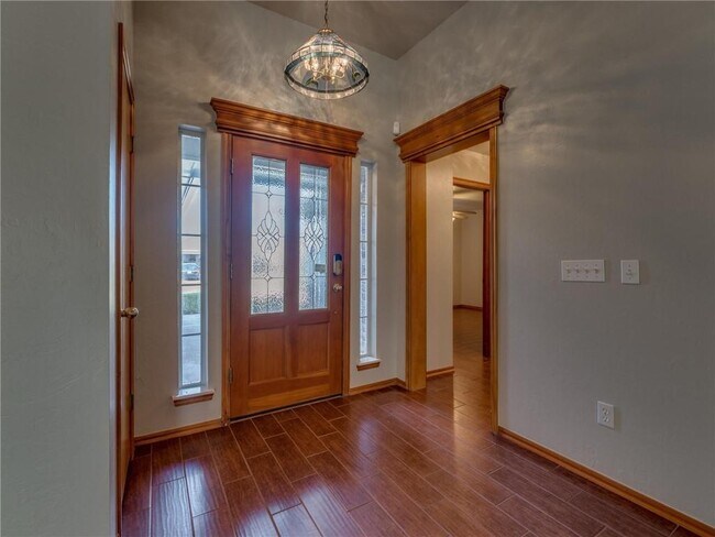 Building Photo - 1004 SW 127th Pl