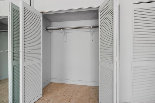 Building Photo - 555 NE 30th St