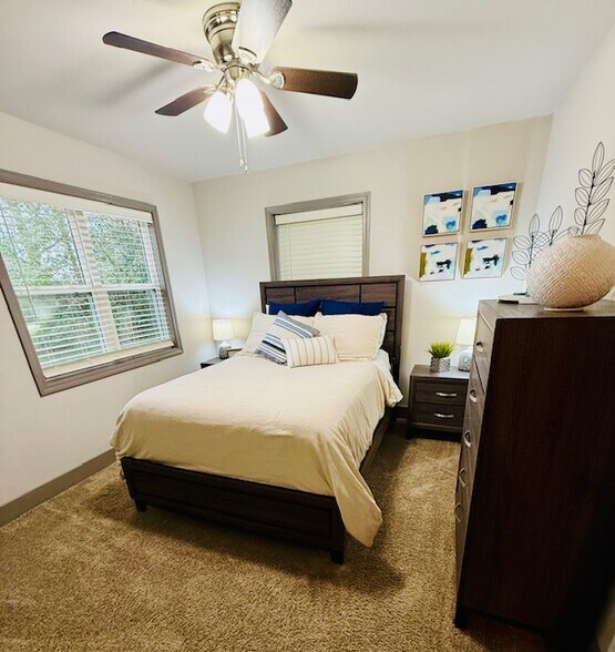 Building Photo - 3221 York Dr