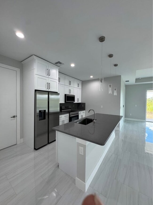 Building Photo - 7229 David Blvd