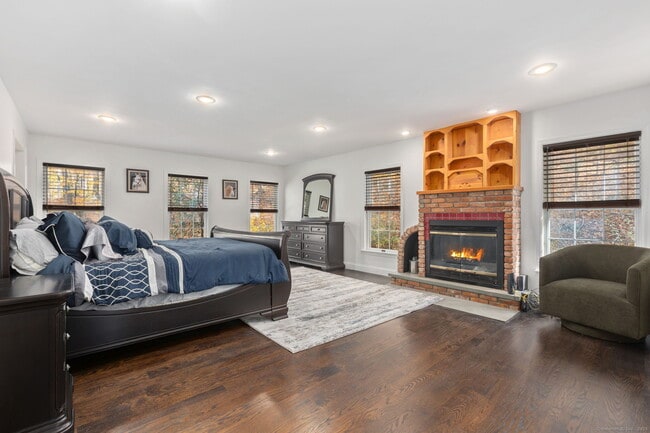 Building Photo - 17 Curtis Dr