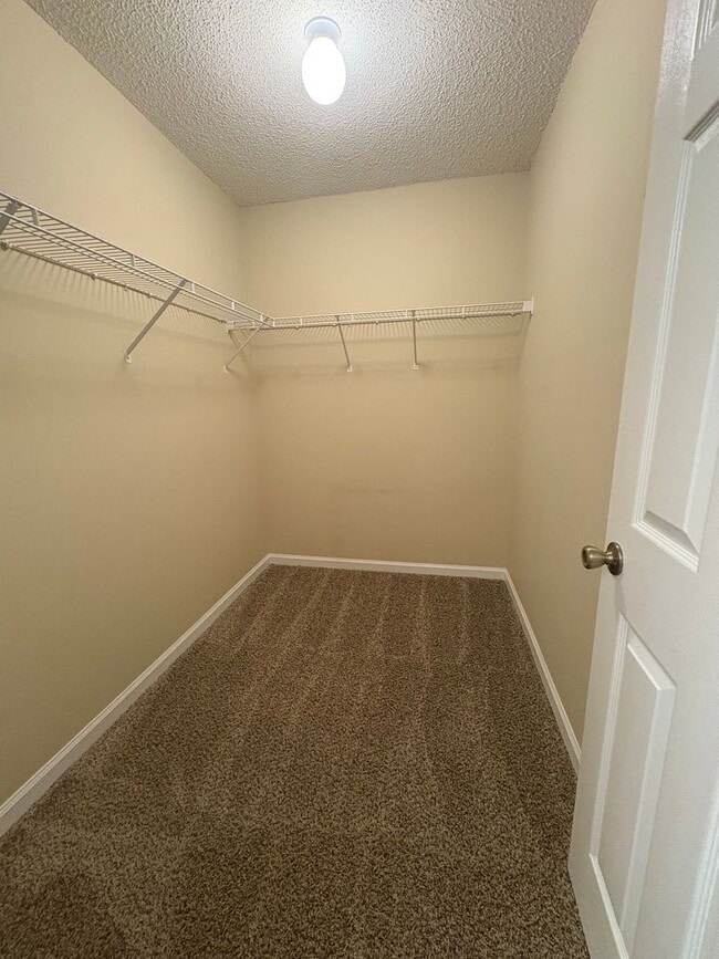 Building Photo - Briarwood West!!!