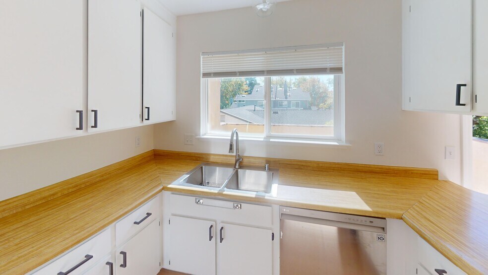 Building Photo - 18755 Gillman Dr