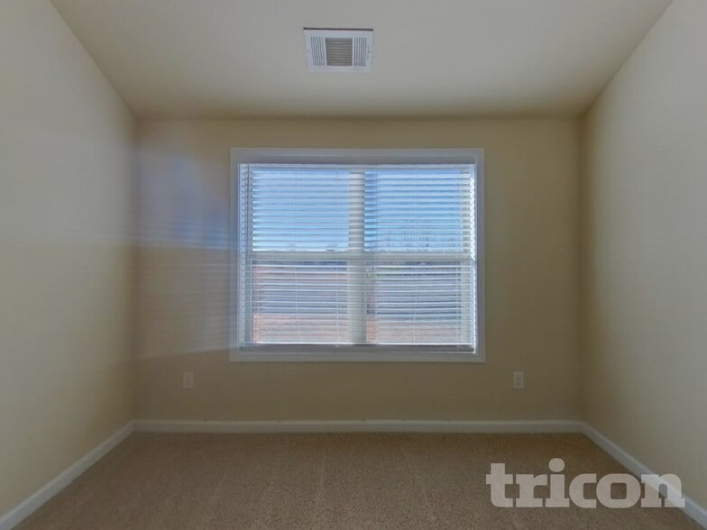 Building Photo - 127 Massey Ln