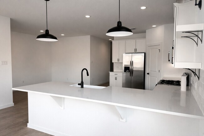 Building Photo - 8438 Bay Rdg Cir