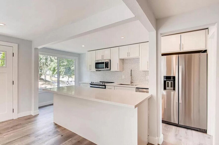 Building Photo - Great Location!!!!