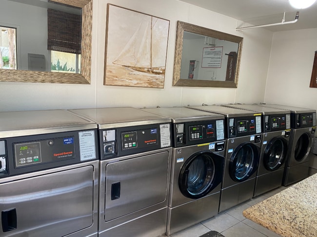 Building Photo - 1 bed, 1 bath River Ridge apartment on 2nd...