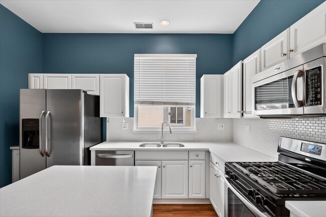 Building Photo - 1161 Hawthorne Ln