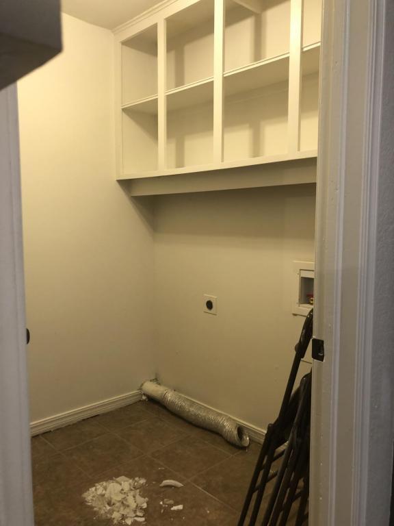 Building Photo - 6112 S Lakewood Ave