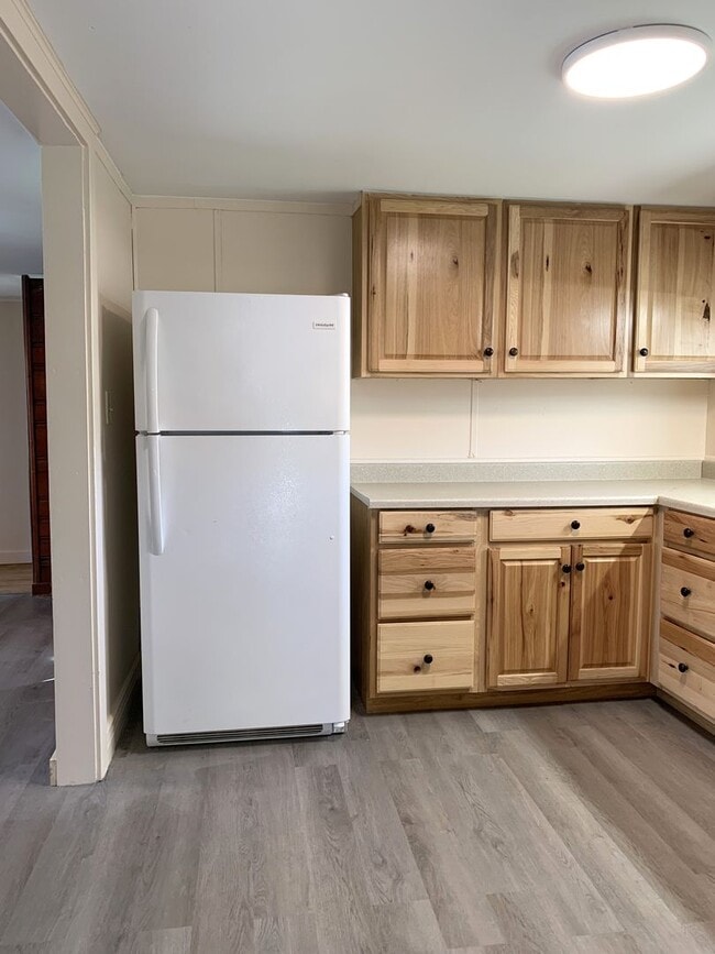 Building Photo - Single family home with 3 beds/1 bath
