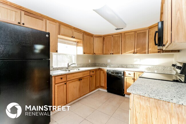 Building Photo - 7051 Lenox Dr