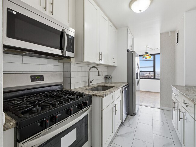 Building Photo - 10 Huron Ave