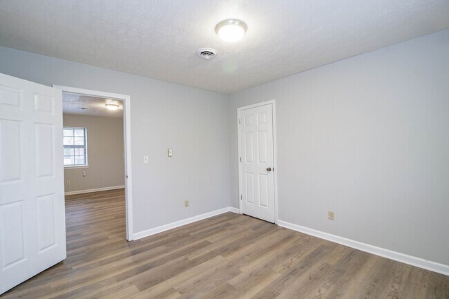Building Photo - 23-423 Thompsonville Ln