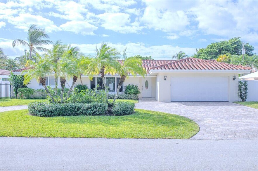 Building Photo - 2730 NE 40th Ct