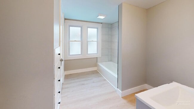 Building Photo - Old Brooklyn Area - 3 Bedrooms - Single Fa...