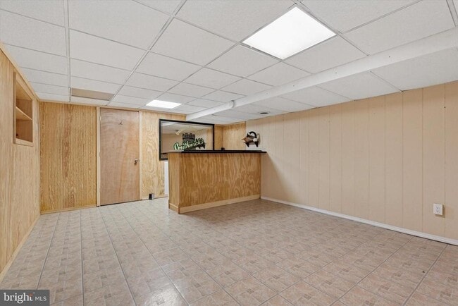 Building Photo - 525 Village Ln.