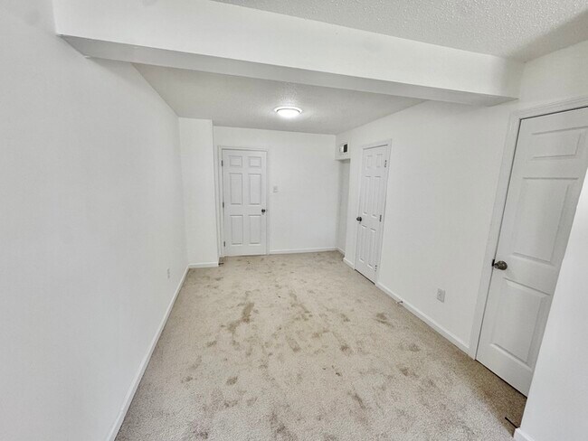 Building Photo - 3922 Pleasant Cove
