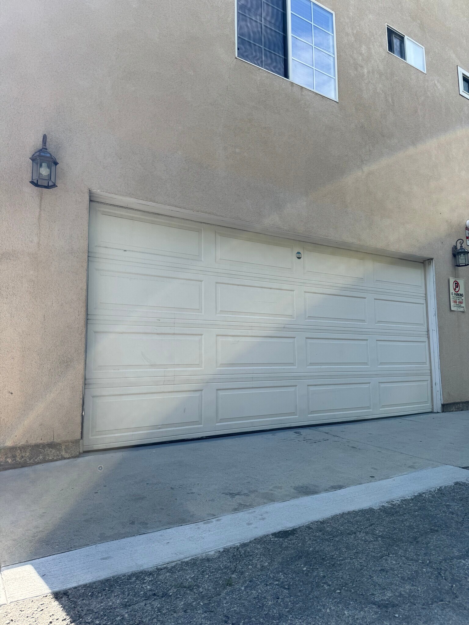 Building Photo - 5742 Woodman Ave