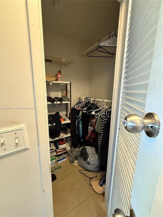 Building Photo - 500 NE 14th Ave