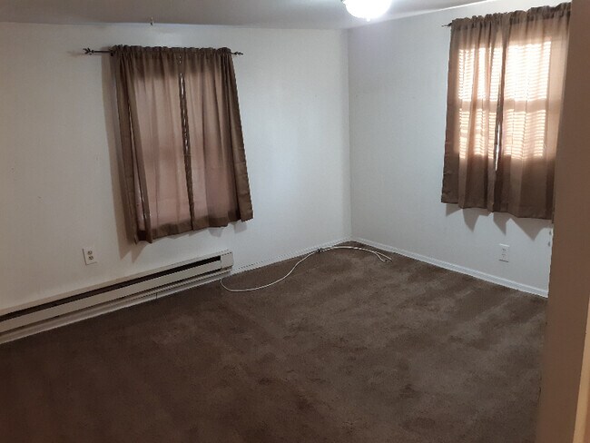 Building Photo - 44 Frederick Ave