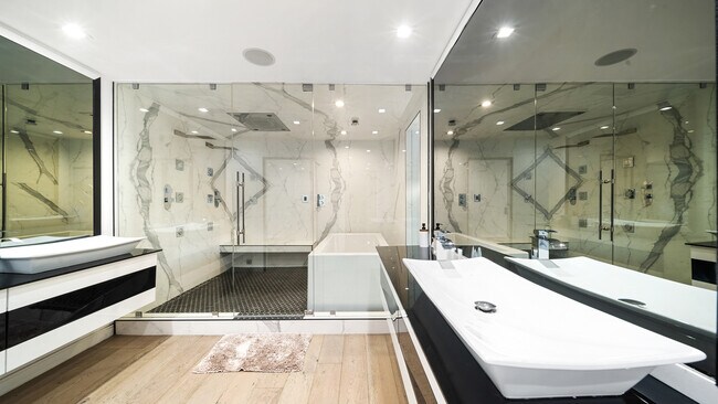 Building Photo - 1623 Viewmont Dr