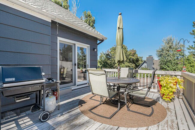 Building Photo - 705 Grey Eagle Cir N