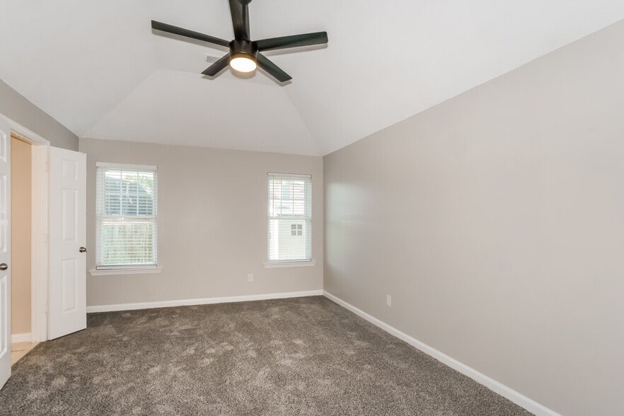 Building Photo - 1083 Red Fern Cir E