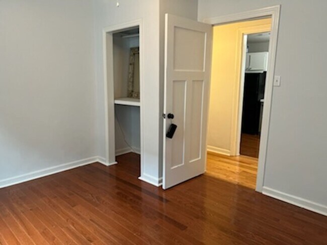 Building Photo - Live on Meeting St in Downtown Charleston!!!