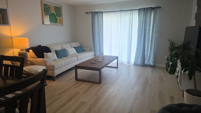 Building Photo - 31 Inlet Harbor Rd