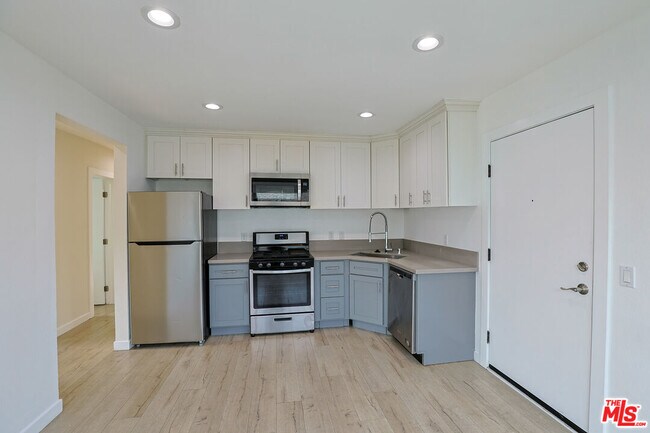 Building Photo - 1277 W 23rd St