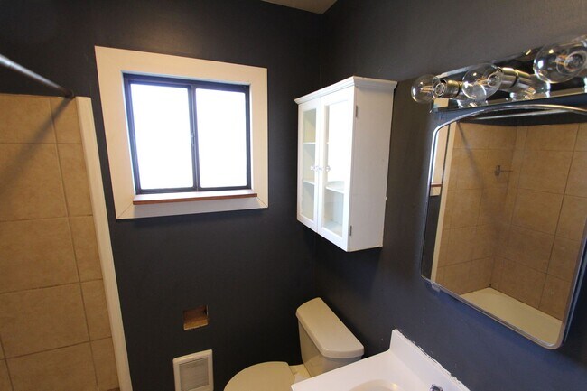 Building Photo - 1-Bedroom on Flagstaff’s Eastside | Single-Level Living