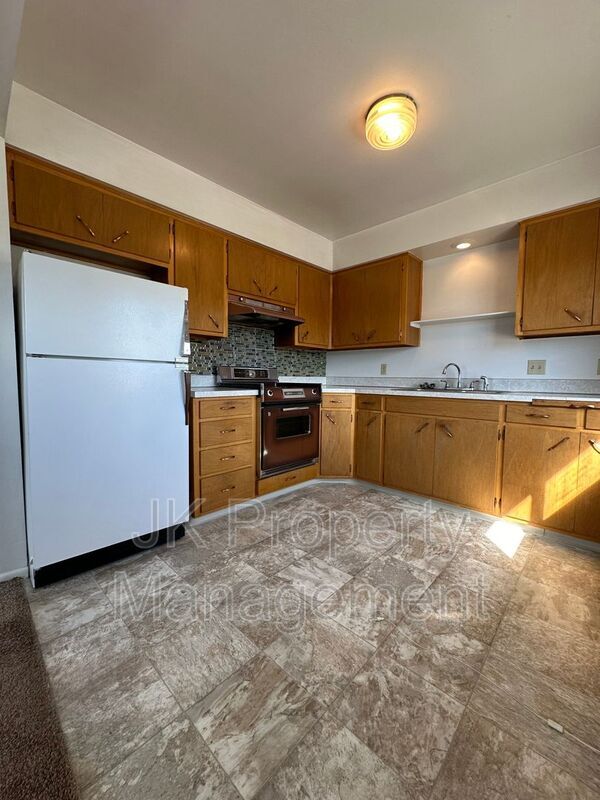 Building Photo - 23 11th St S